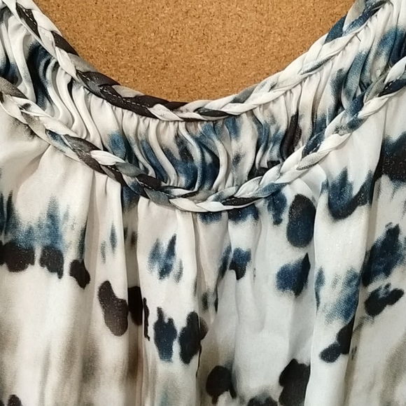 💥5for$20💥Fang adjustable strap silky print top - Picture 3 of 5